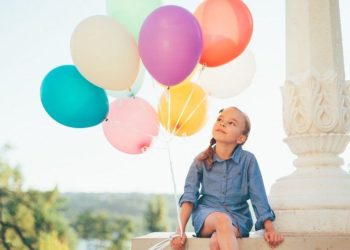 STYLING MIT JEANS-KLEID. ÜBERPRÜFEN SIE, WELCHE TRENDS SEIN WERDEN!